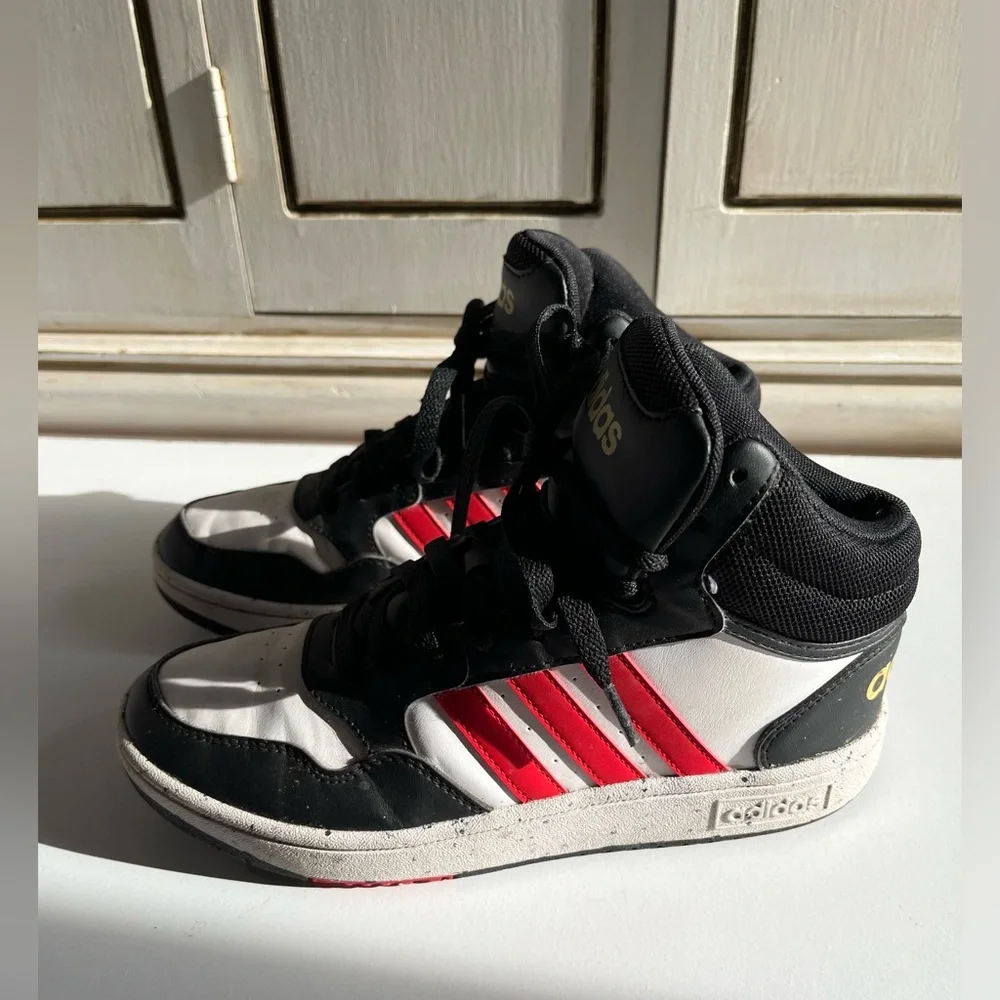 Boys Adidas Hoops Mid Tennis Shoes Basketball high tops sneakers size 5